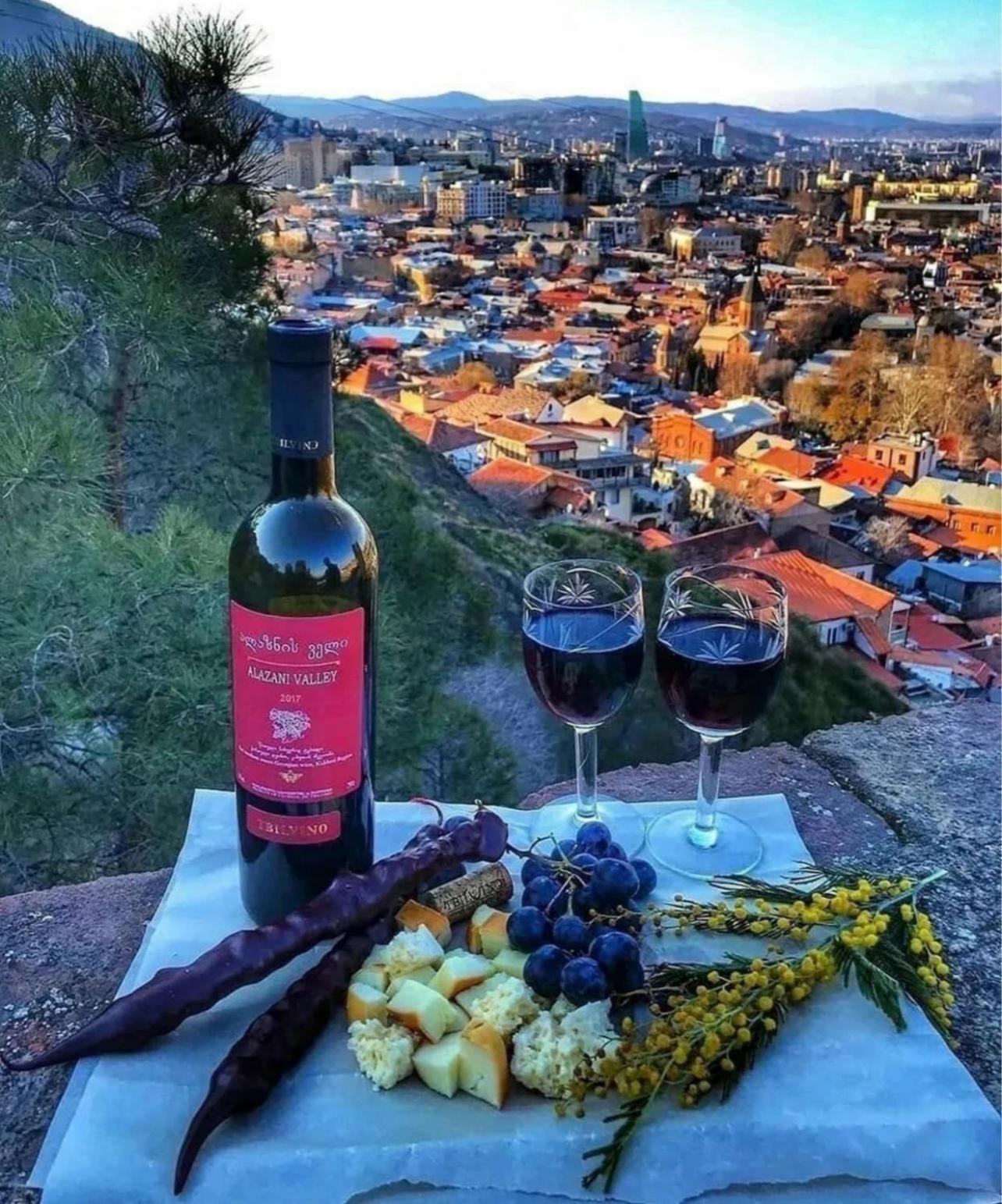 Royal Hotel Tbilisi Buitenkant foto